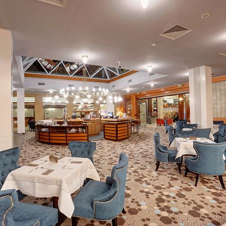 Hotel Aro Palace Brasov Exterior photo Restaurant