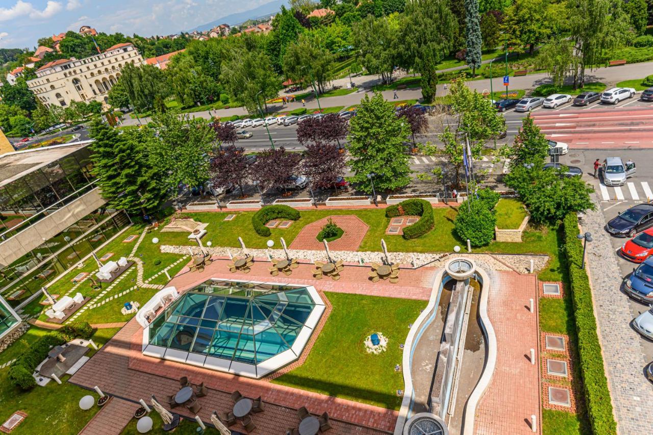 Hotel Aro Palace Brasov Exterior photo Aerial view of the campus