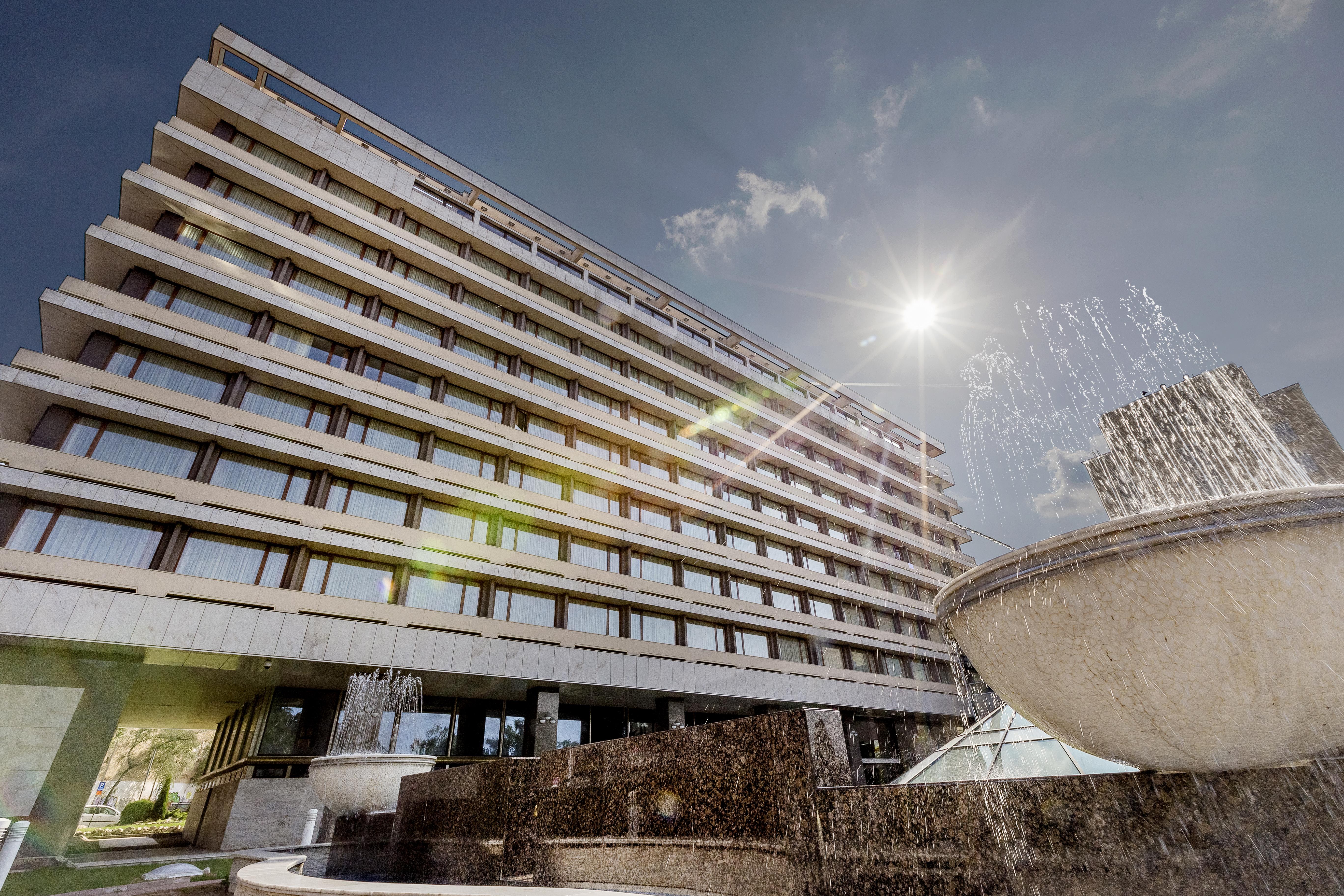 Hotel Aro Palace Brasov Exterior photo The University of Novi Sad