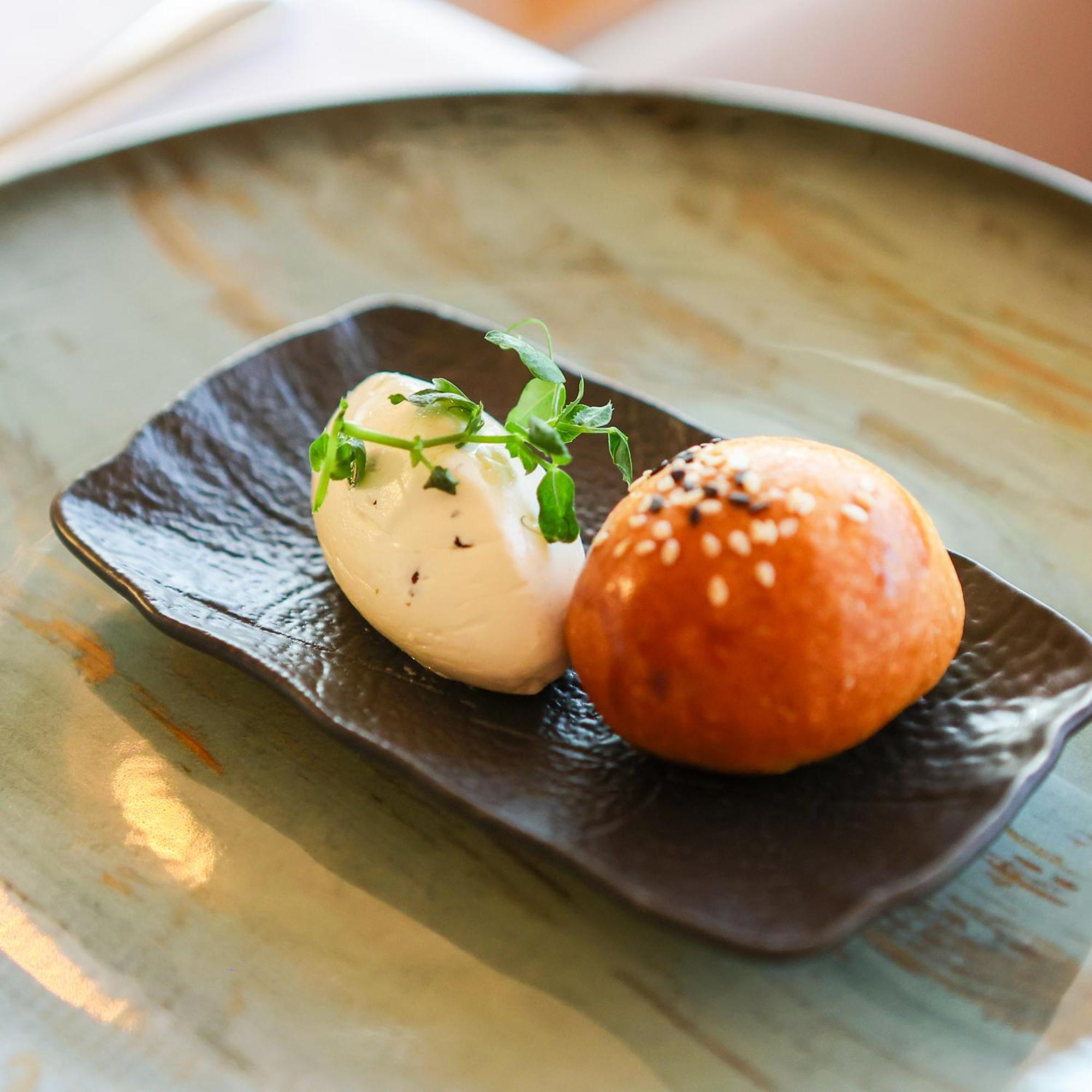 Hotel Aro Palace Brasov Exterior photo Mozzarella and sesame bun